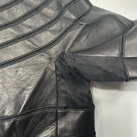 J. Mendel Black Faux Leather w/ Seamed Cut-outs SS Cropped Blouse/Top, Size US 8 - Picture 9 of 11
